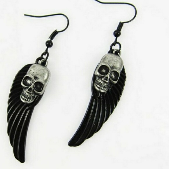 Jewelry - 🎀Fun Feather Skull Earings